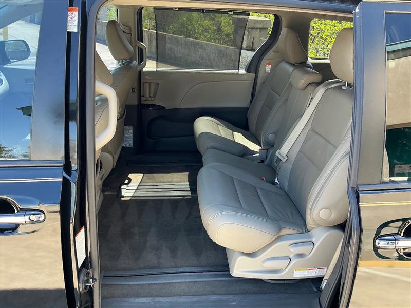 Used 2016 Toyota Sienna XLE w/ XLE Navigation Package image 32