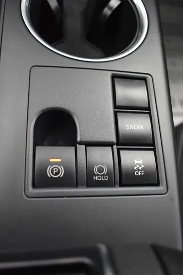 Used 2025 Toyota Highlander LE FWD image 33