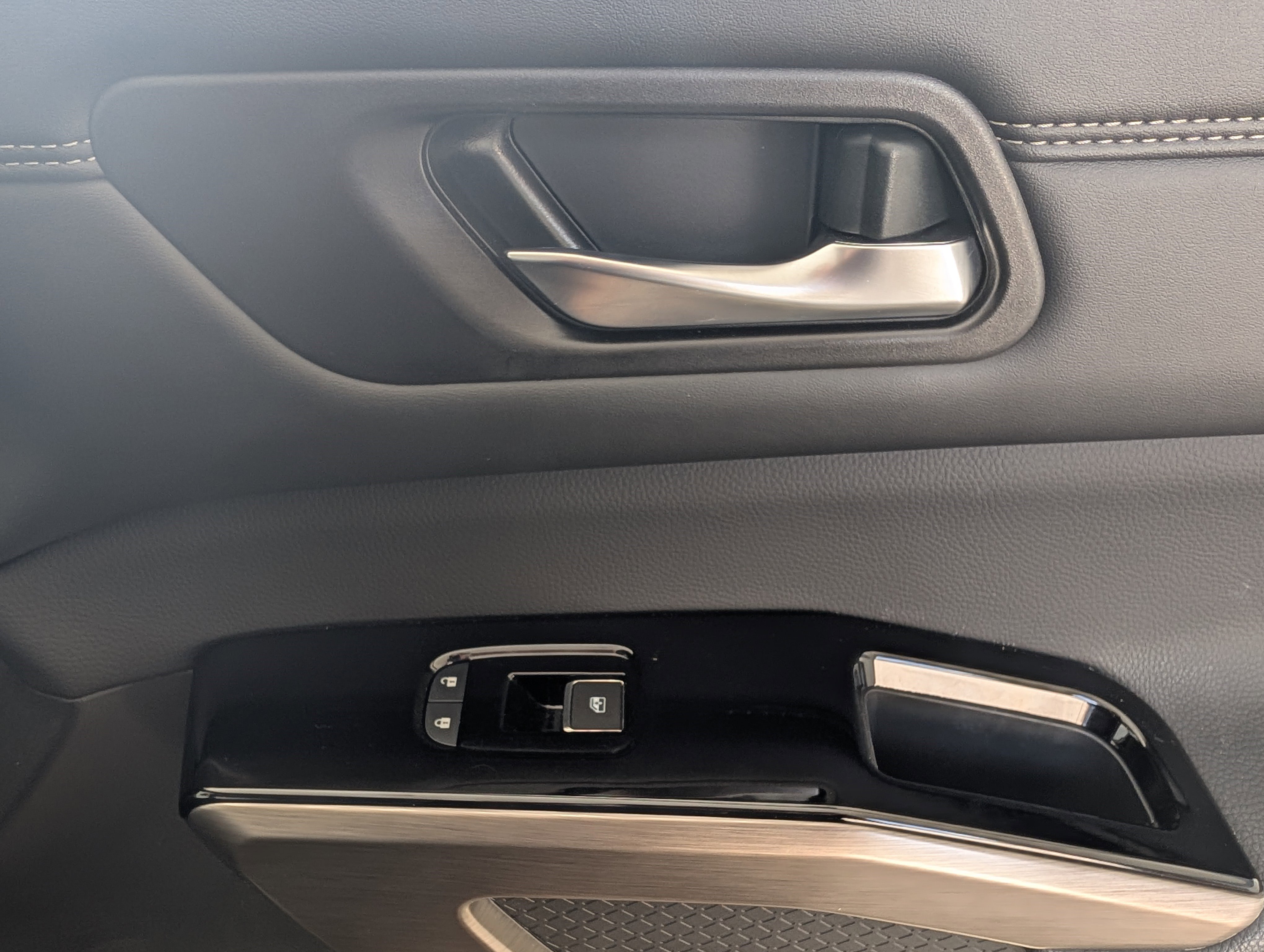 Used 2024 Nissan Pathfinder Platinum w/ Cargo Package image 23