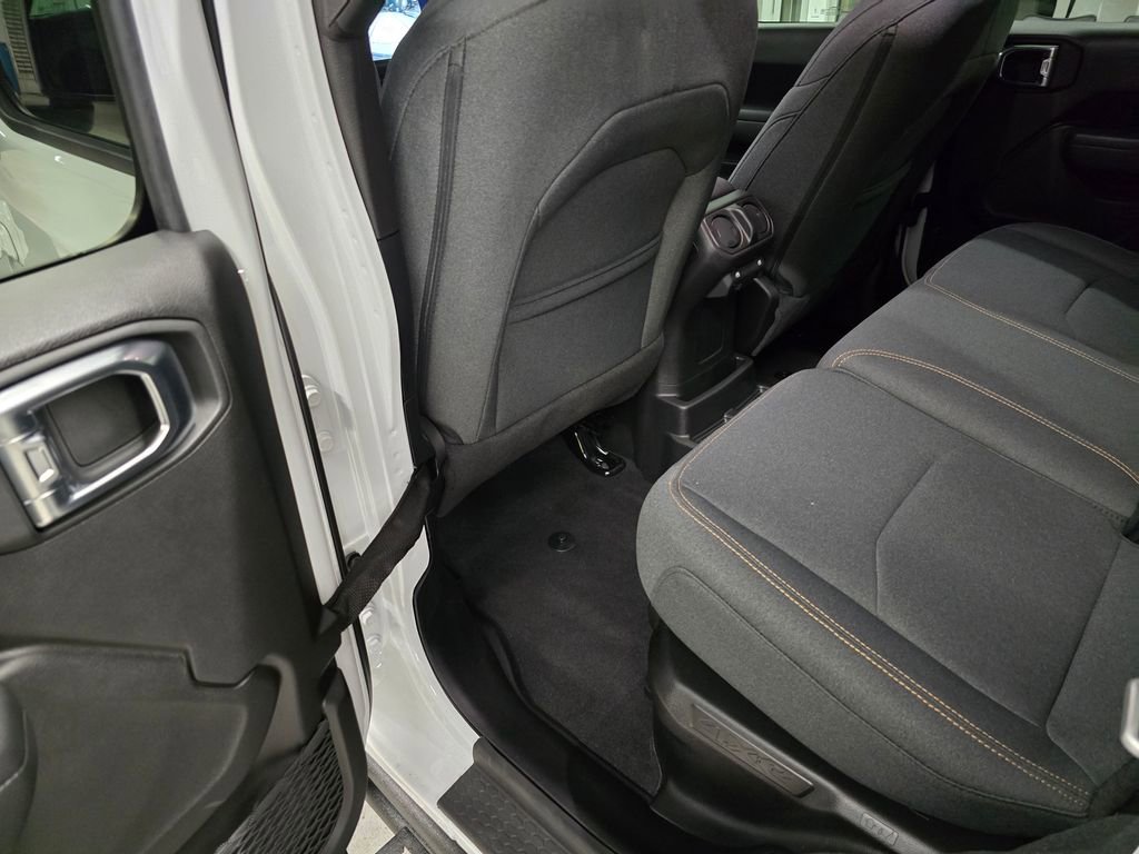 Used 2025 Jeep Wrangler Sport S image 32