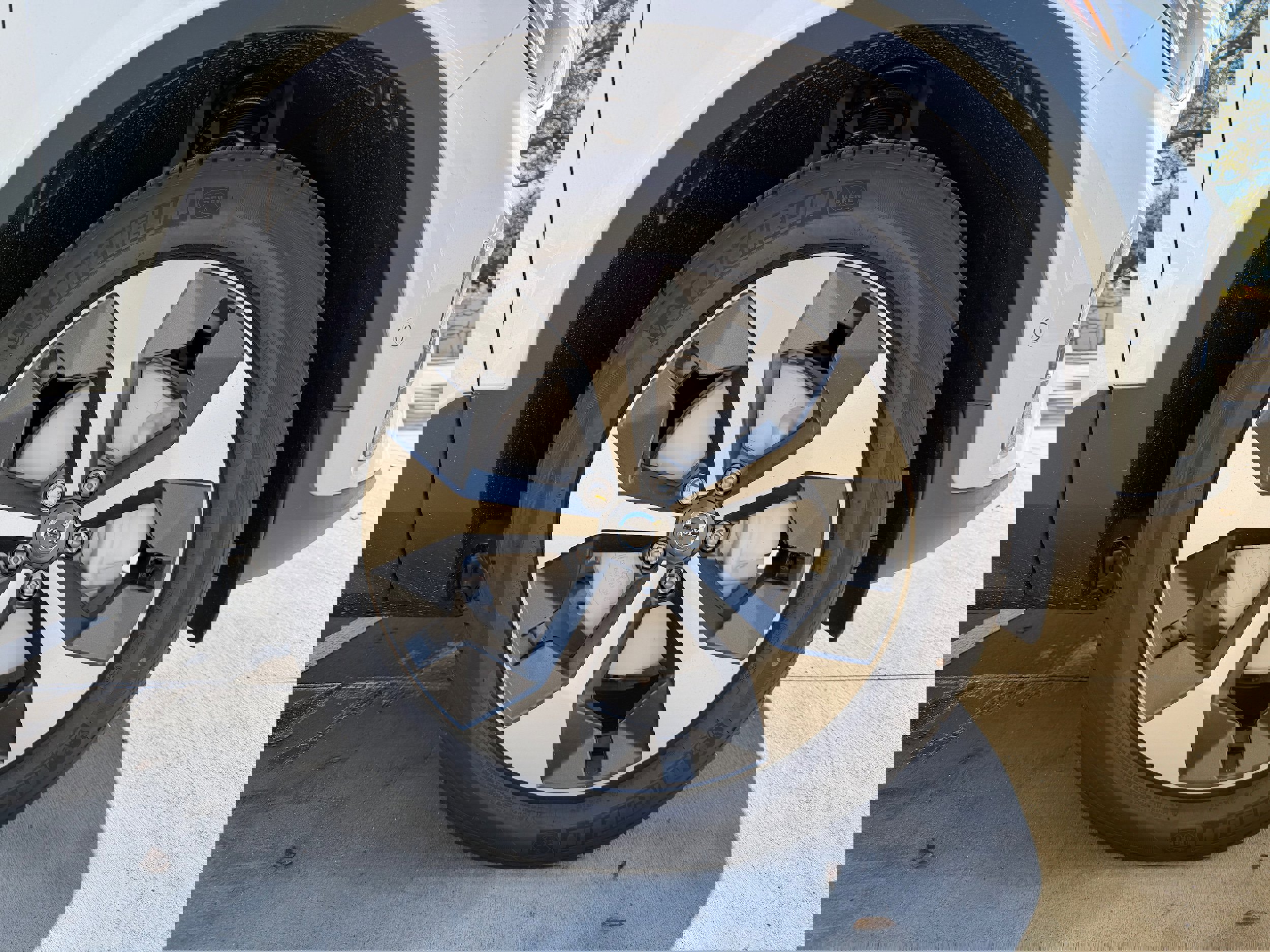 New 2026 Volvo XC40 B5 Plus w/ Protection Package Premier image 7