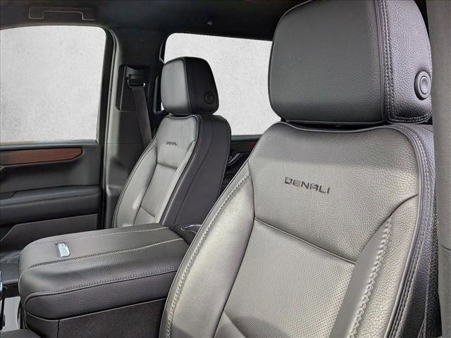 Used 2025 GMC Yukon XL Denali image 12