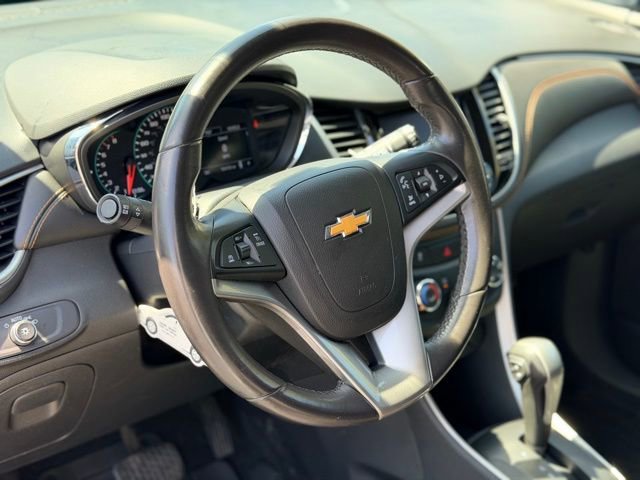 Used 2021 Chevrolet Trax LT w/ LT Convenience Package FWD image 7