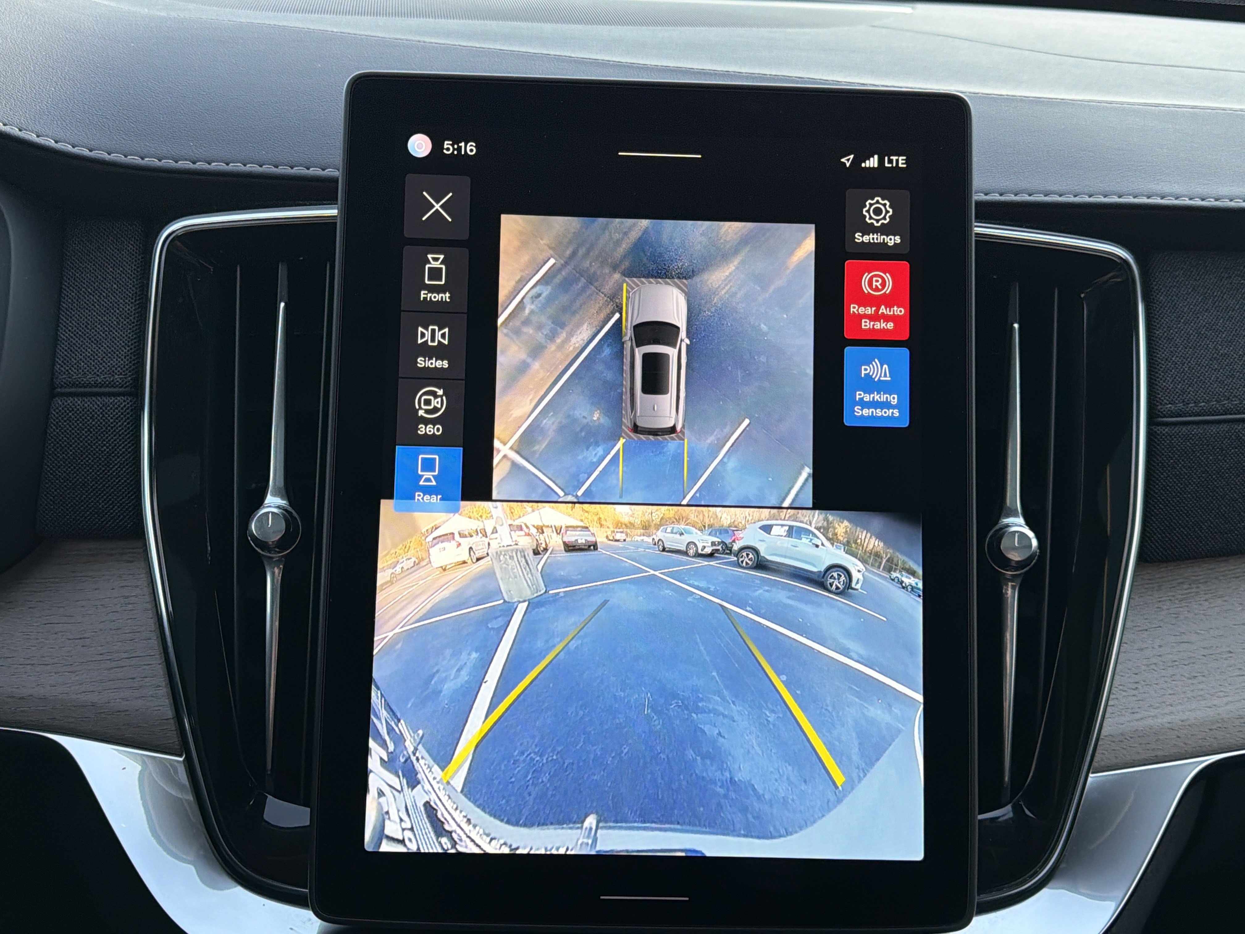 Certified 2025 Volvo XC90 B6 Plus image 25