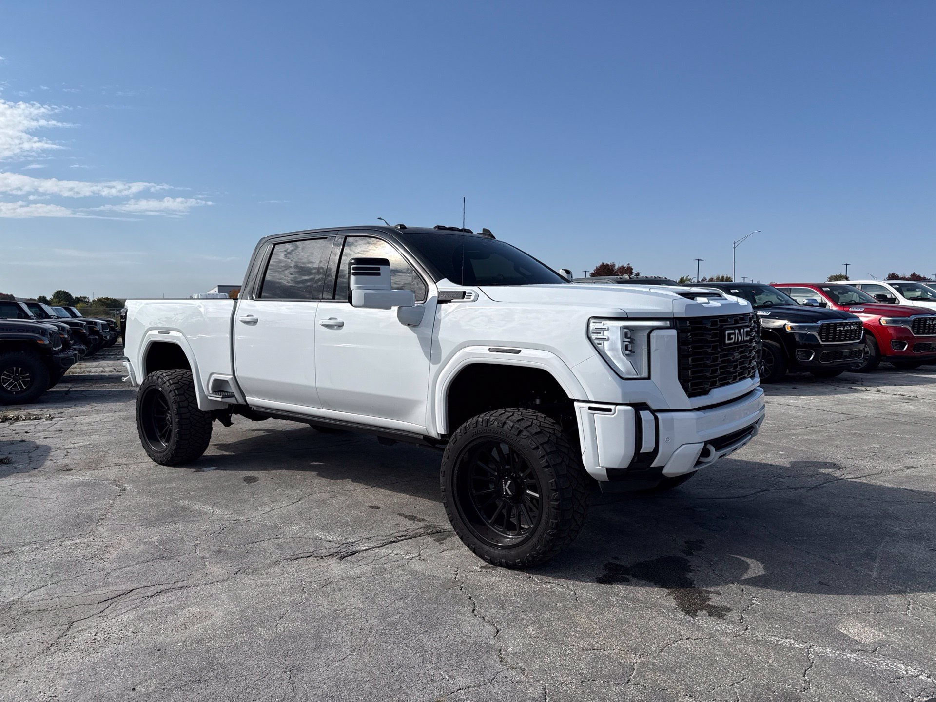 Used 2025 GMC Sierra 3500 Denali w/ Denali Reserve Package AWD/4WD image 4