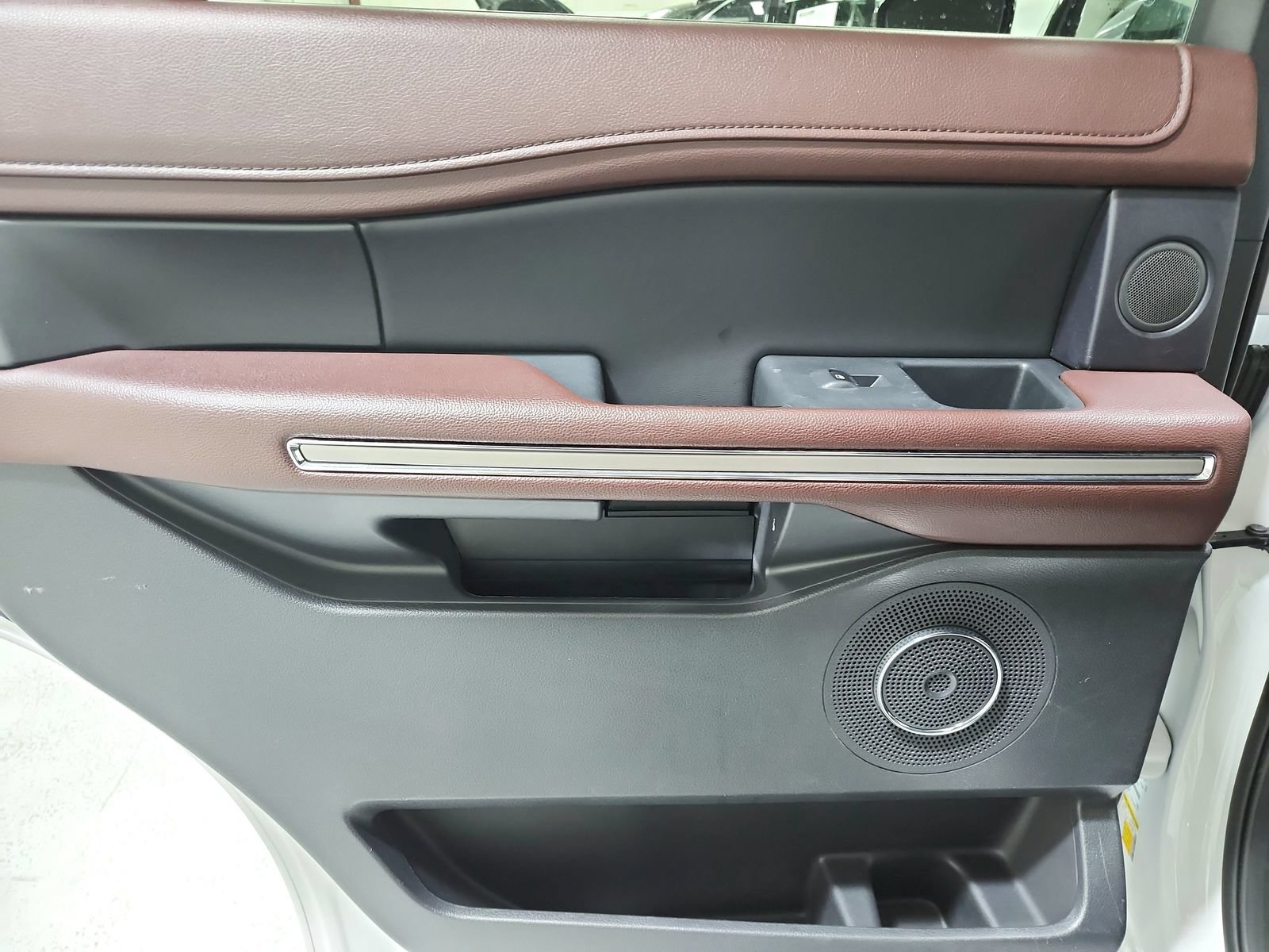 Used 2024 Ford Expedition Limited AWD/4WD image 39