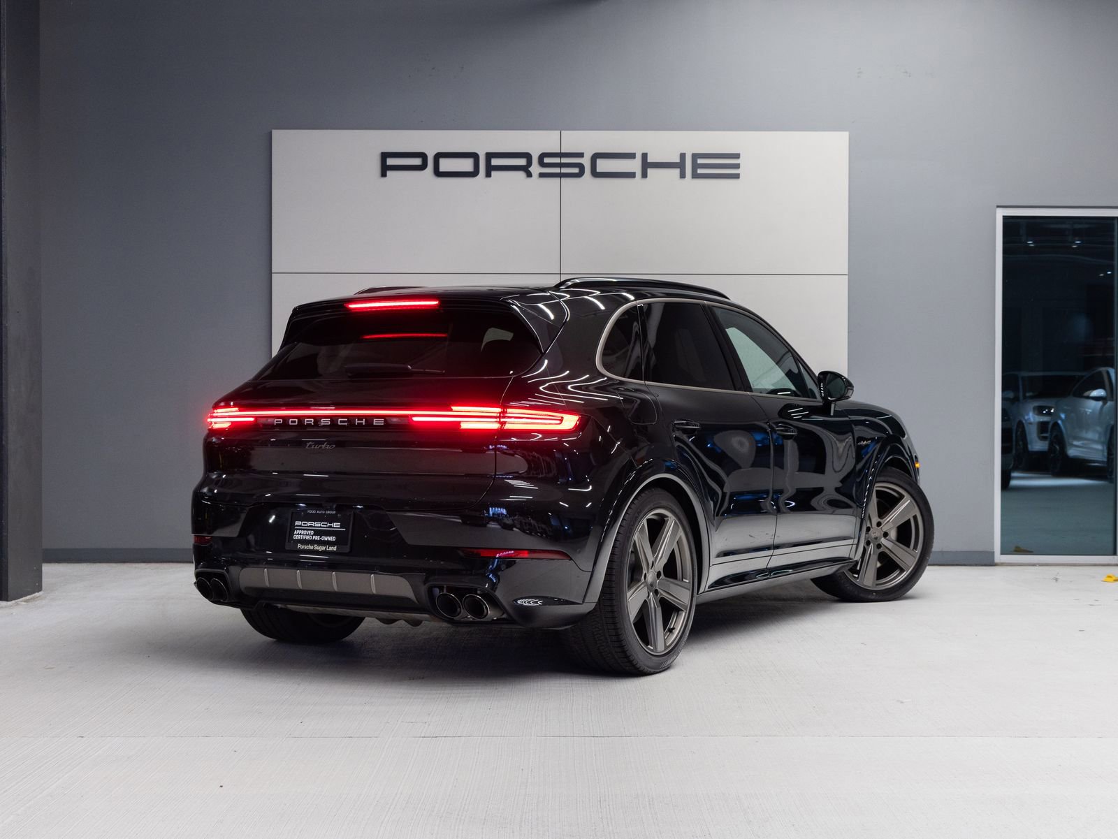 Certified 2025 Porsche Cayenne Turbo AWD/4WD image 7