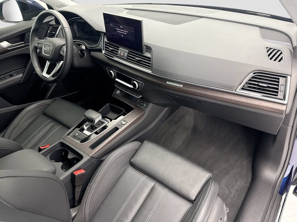 Certified 2025 Audi Q5 2.0T Premium Plus w/ Premium Plus Package AWD/4WD image 16