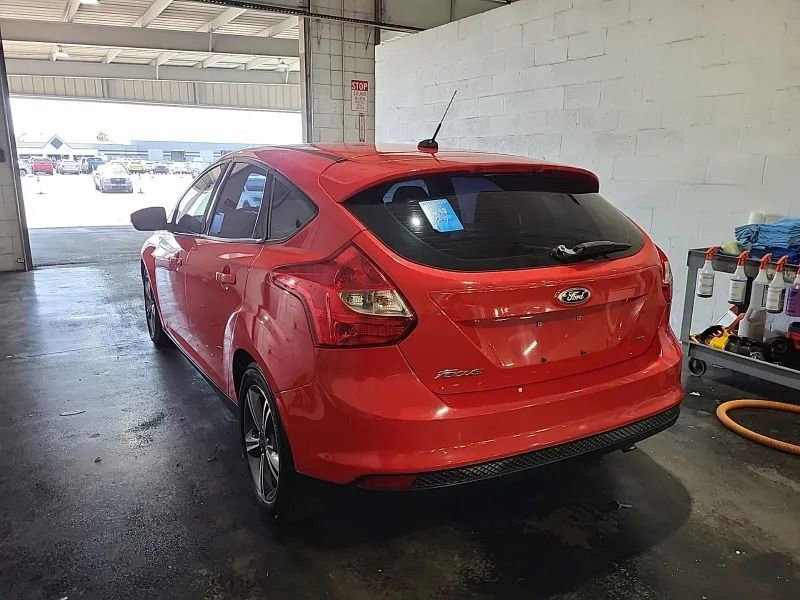 Used 2014 Ford Focus SE w/ SE Sport Package FWD image 4