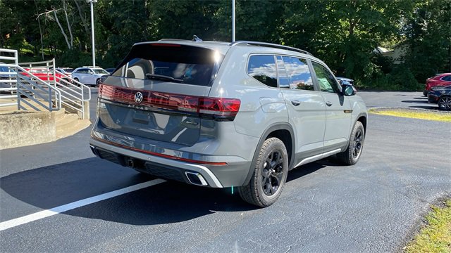New 2026 Volkswagen Atlas Peak Edition image 5