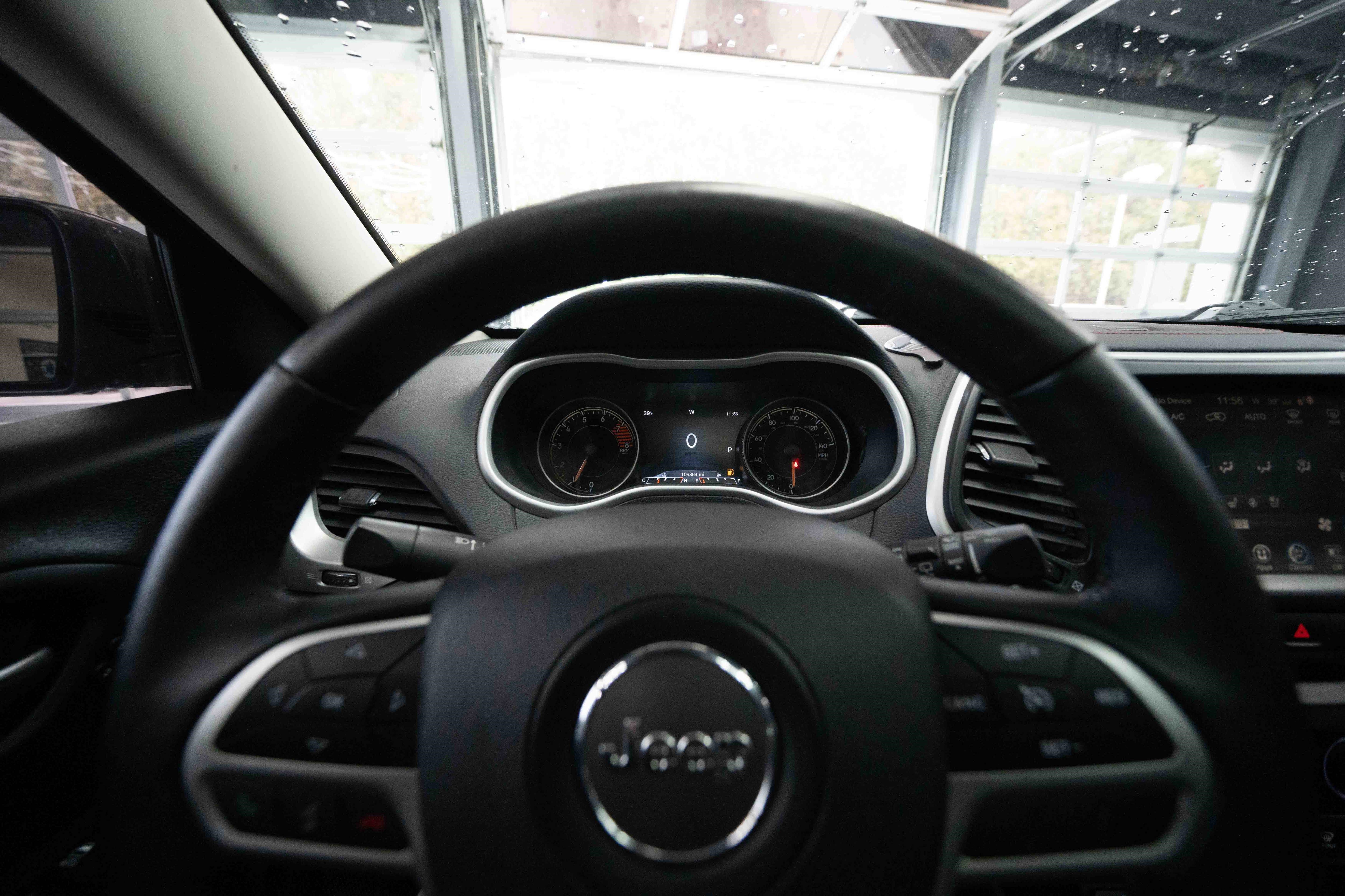 Used 2017 Jeep Cherokee Trailhawk image 15