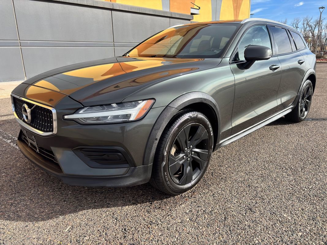 Used 2020 Volvo V60 T5 Cross Country w/ Protection Package Premier image 4