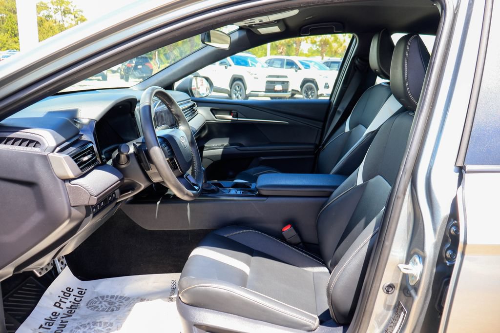 Used 2026 Toyota Camry SE FWD image 9