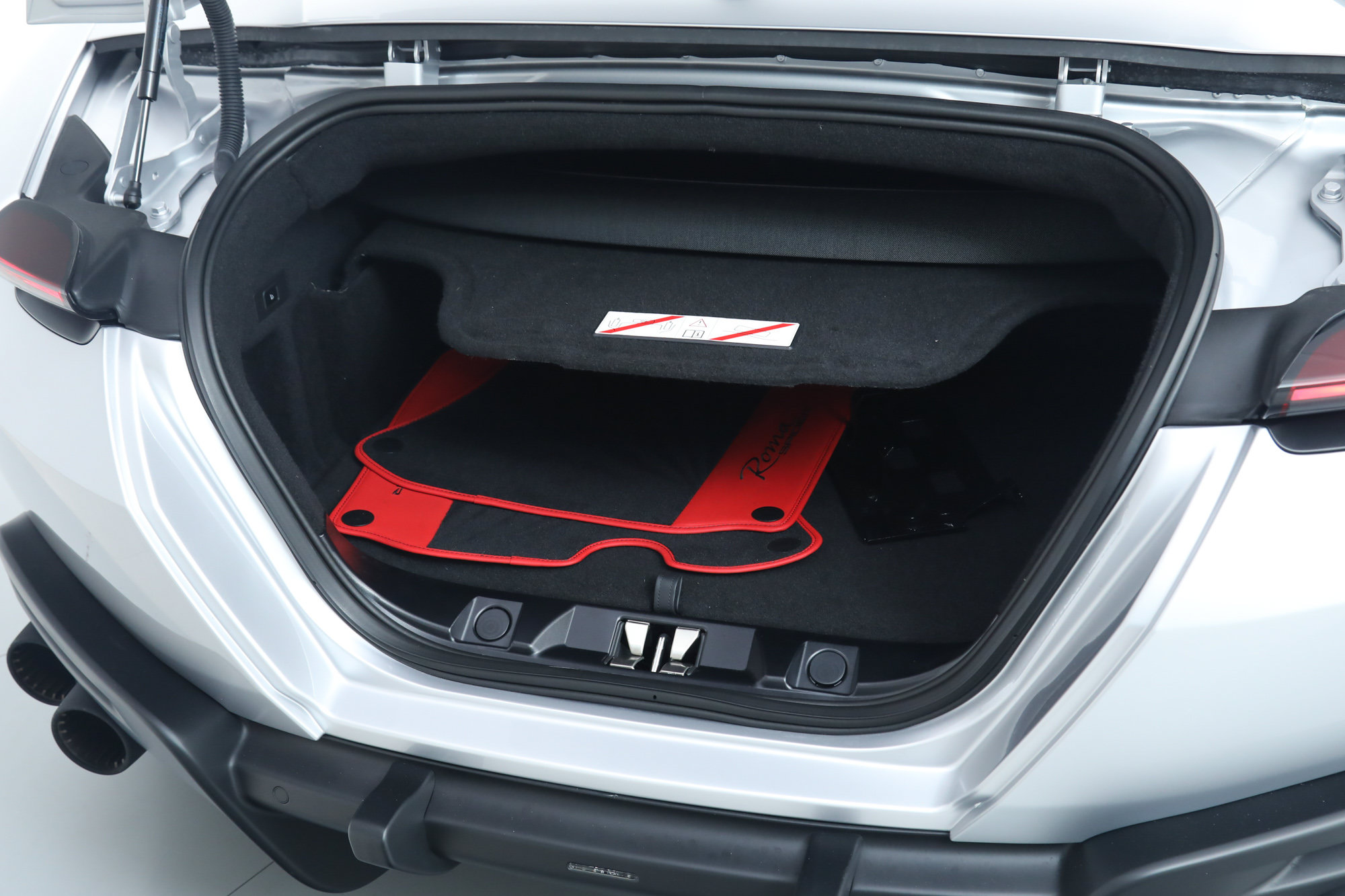 Certified 2026 Ferrari Roma Spider RWD image 37