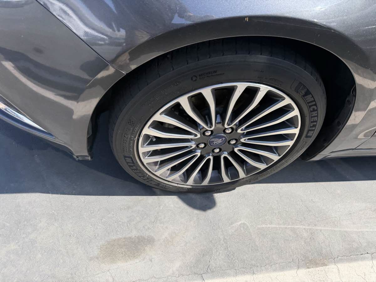 Used 2018 Ford Fusion Energi Titanium FWD image 12