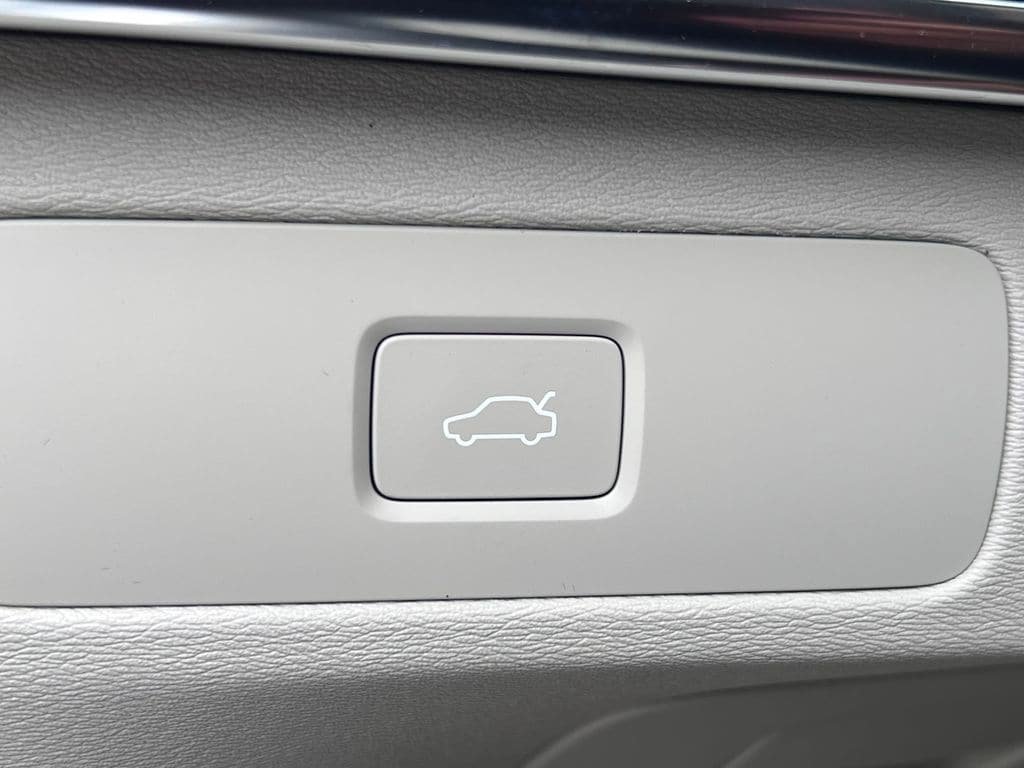New 2026 Volvo XC90 B6 Ultra w/ Protection Package AWD/4WD image 18