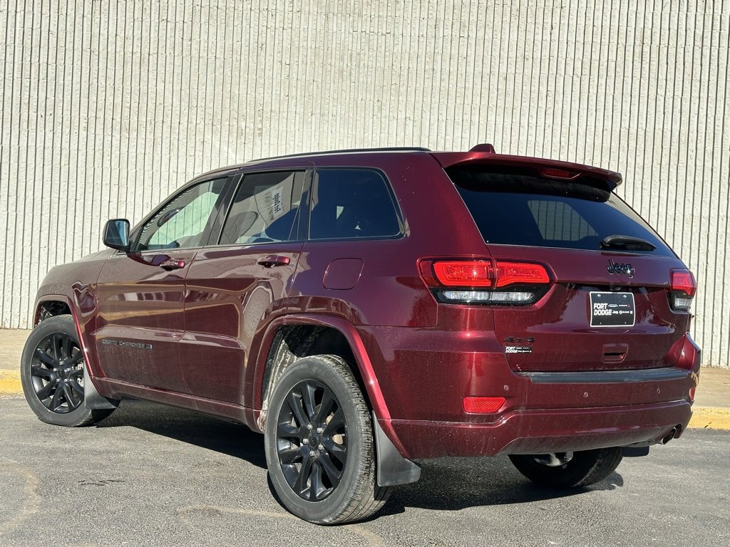 Used 2022 Jeep Grand Cherokee Laredo X image 3