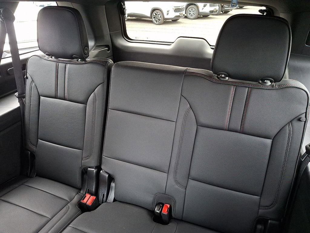 Used 2024 Chevrolet Suburban RST w/ Luxury Package AWD/4WD image 11