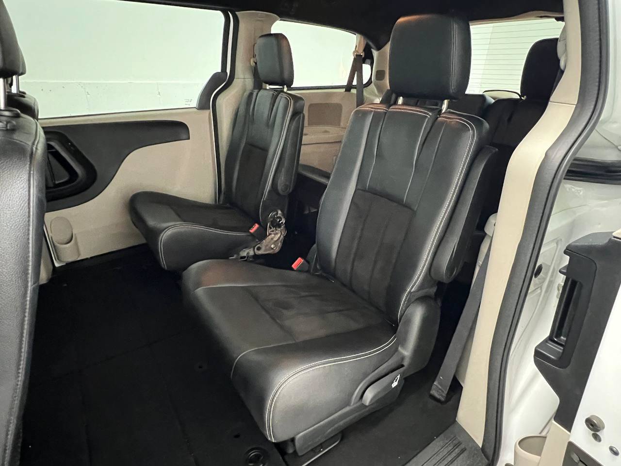 Used 2019 Dodge Grand Caravan SXT FWD image 9