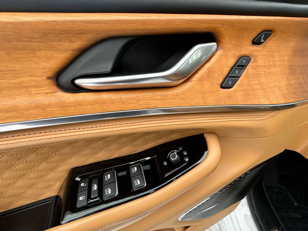 Used 2022 Jeep Grand Cherokee L Summit image 24