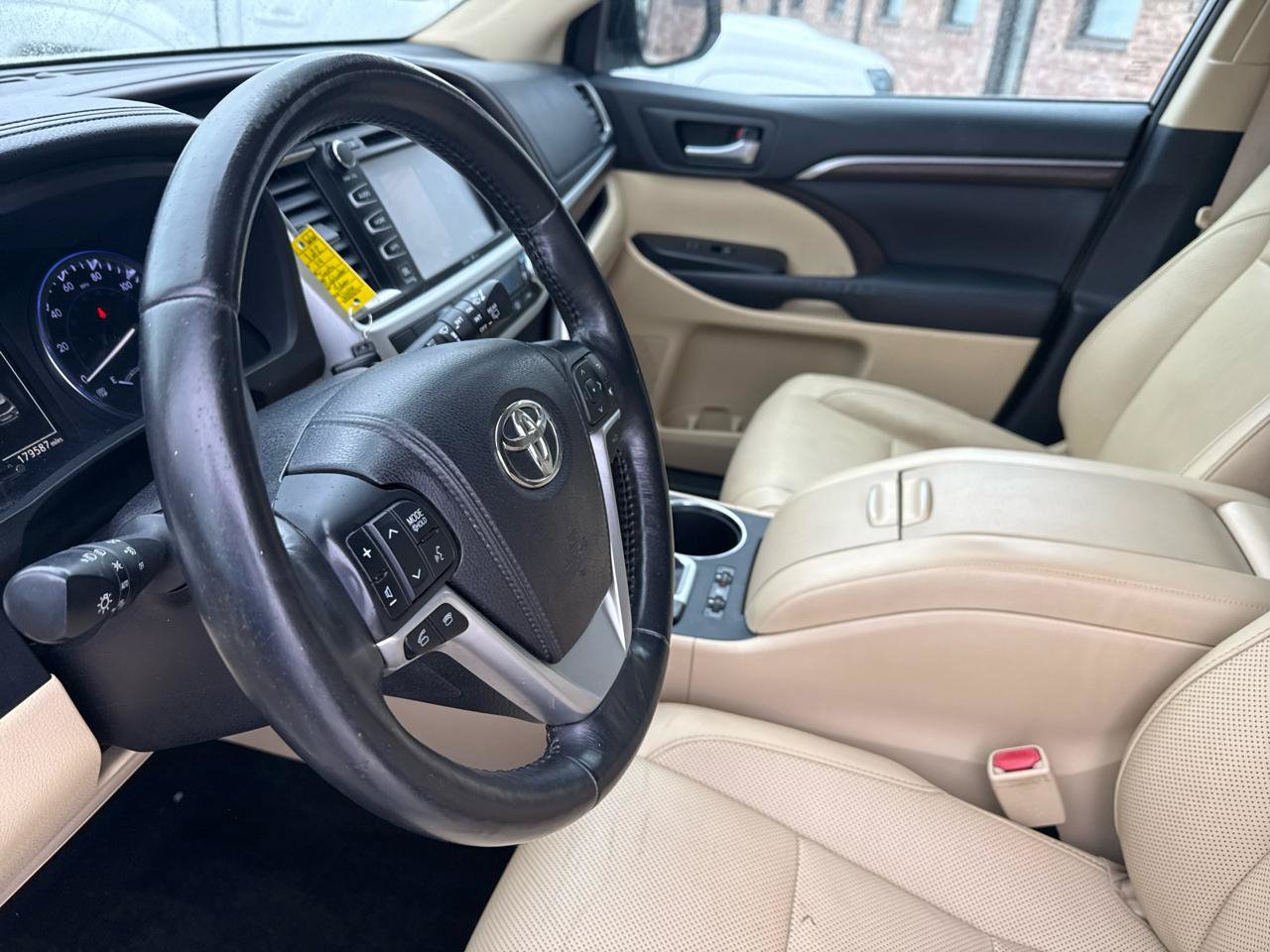 Used 2014 Toyota Highlander Limited Platinum AWD/4WD image 34