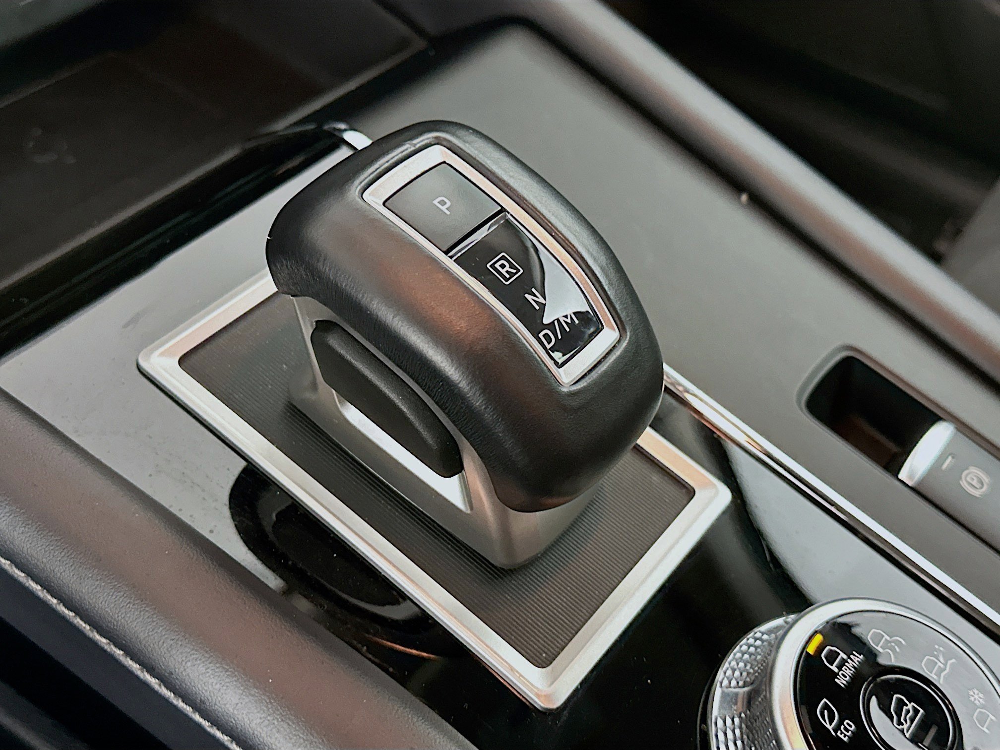 Used 2024 Mitsubishi Outlander SE image 25