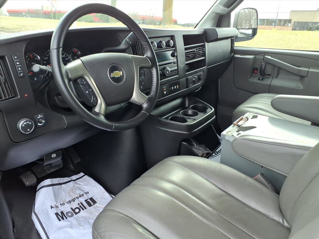 Used 2017 Chevrolet Express 3500 Extended RWD image 9