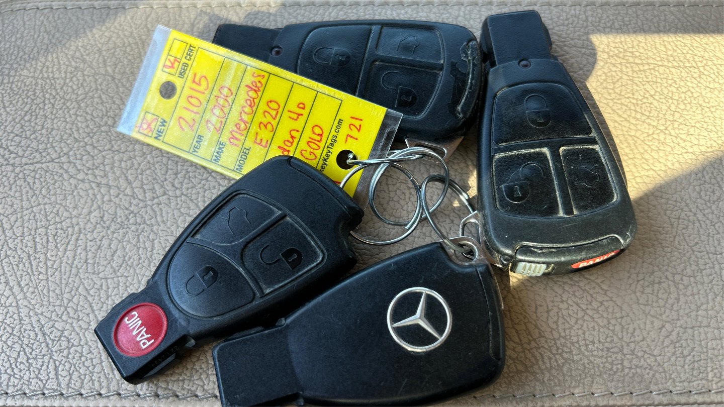 Used 2000 Mercedes-Benz E 320 Sedan image 16