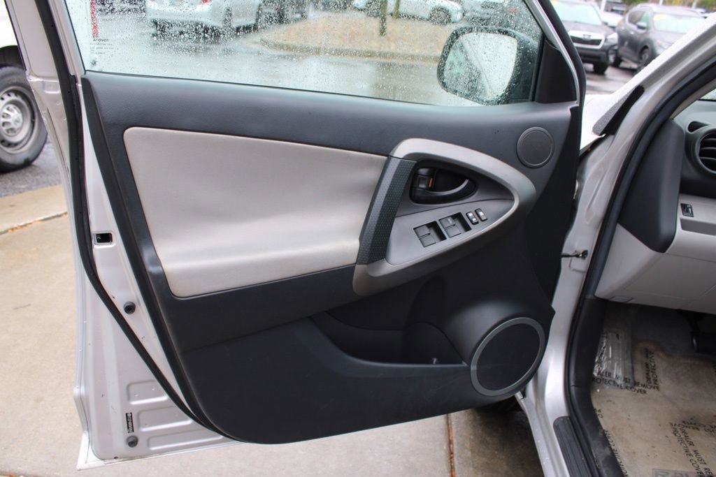 Used 2012 Toyota RAV4 FWD image 17