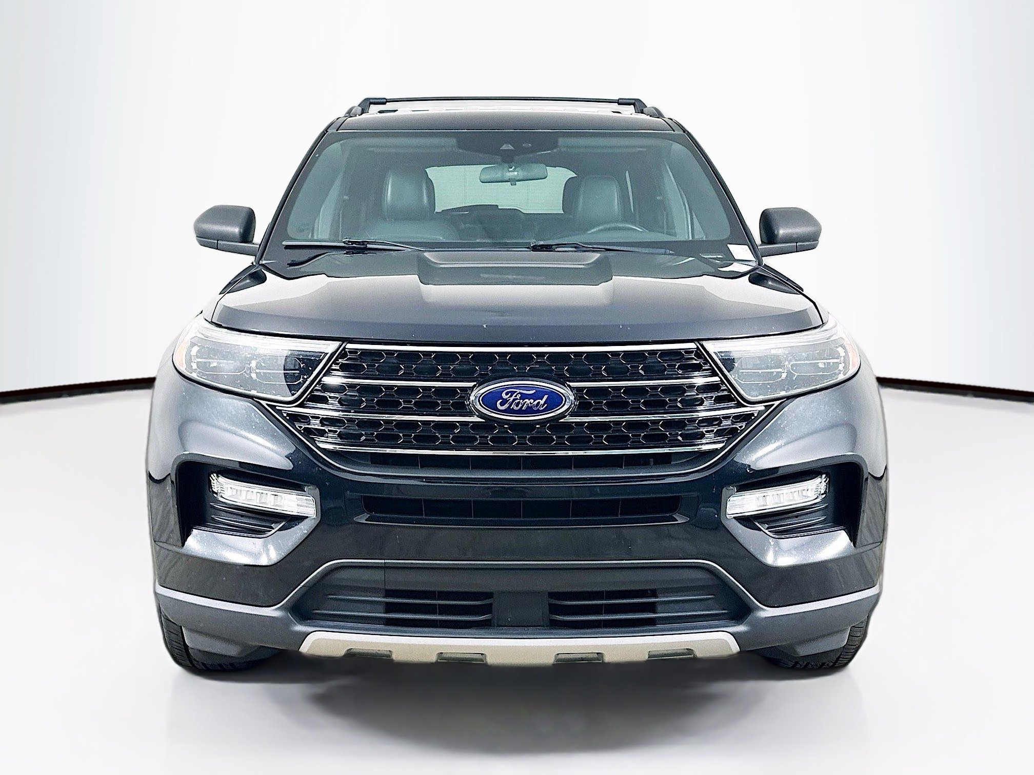 Used 2020 Ford Explorer XLT w/ Equipment Group 202A RWD image 2