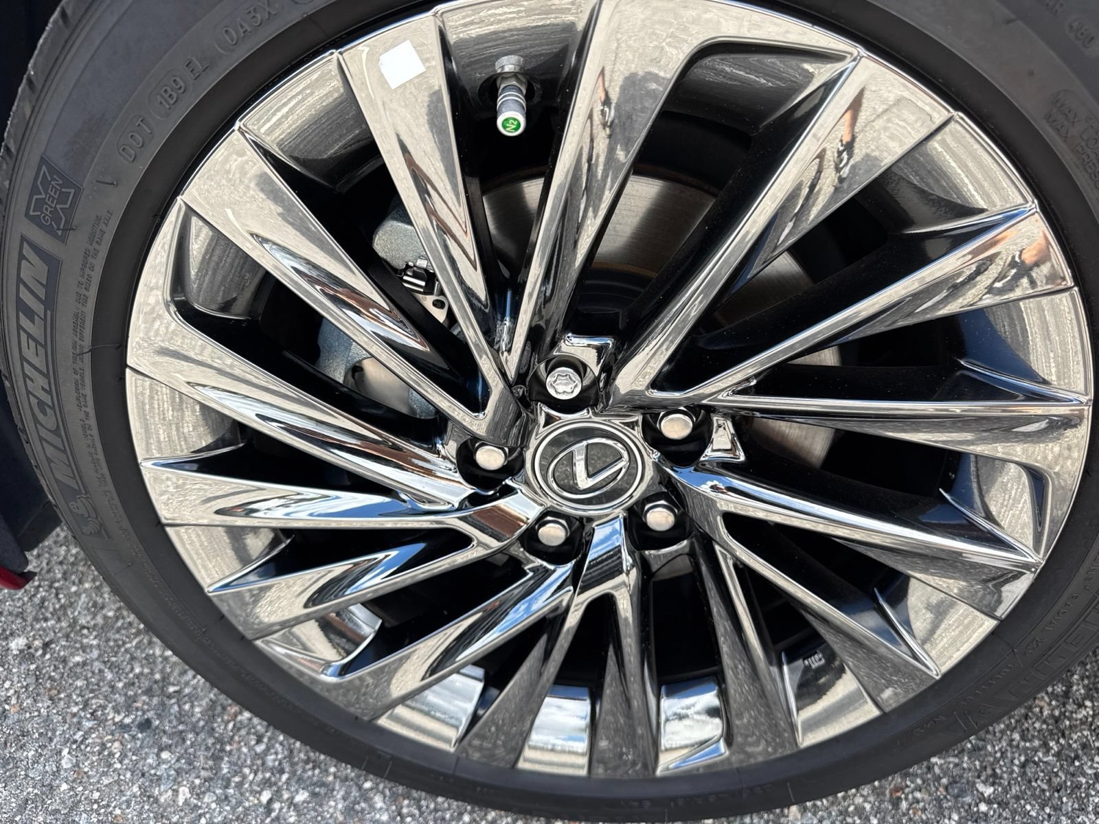 Used 2025 Lexus ES 300h Ultra Luxury w/ Accessory Package (Z1) FWD image 11