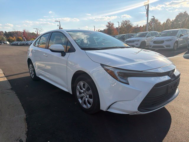 Used 2025 Toyota Corolla LE FWD image 4