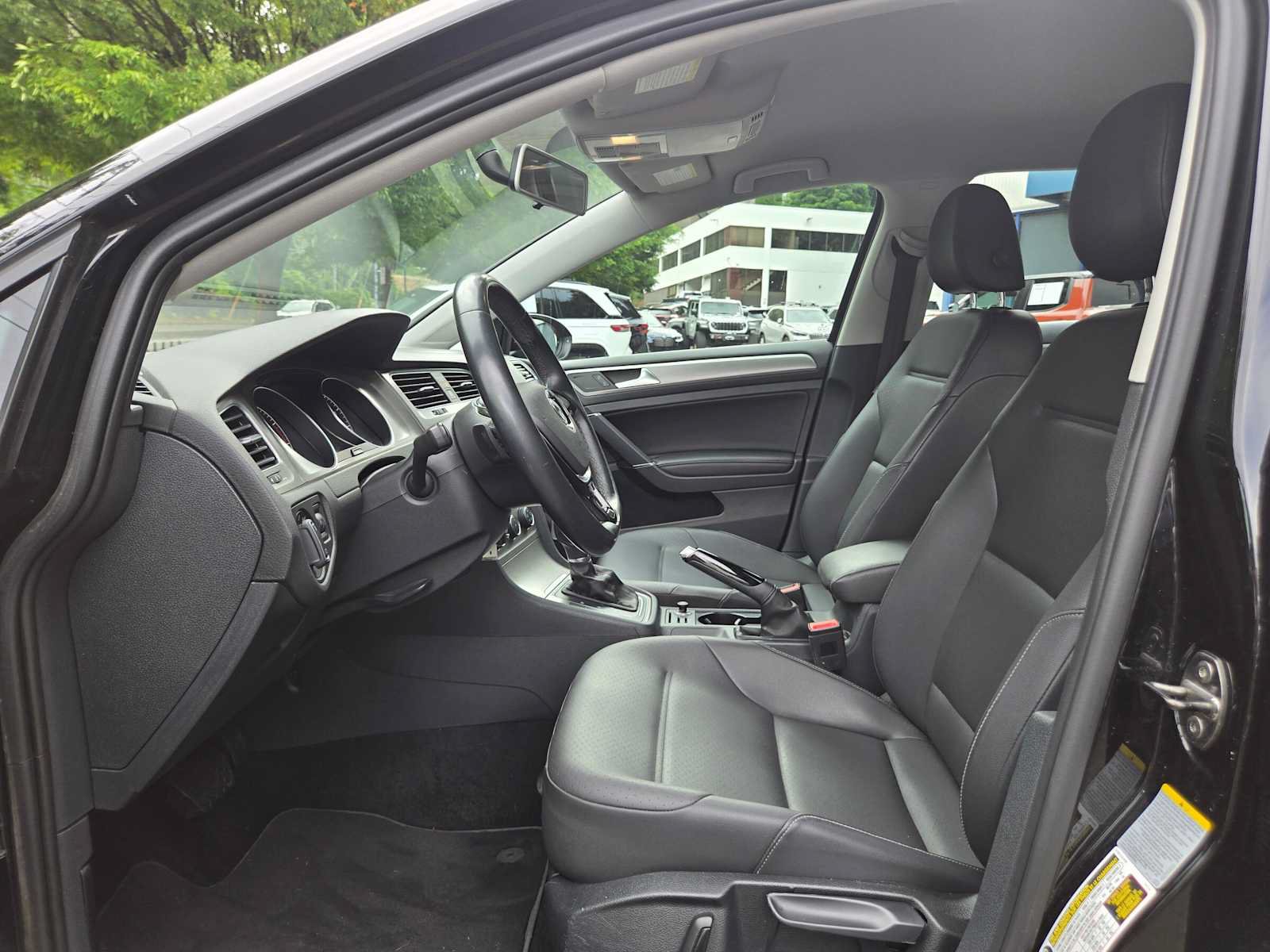 Used 2015 Volkswagen Golf S FWD image 20