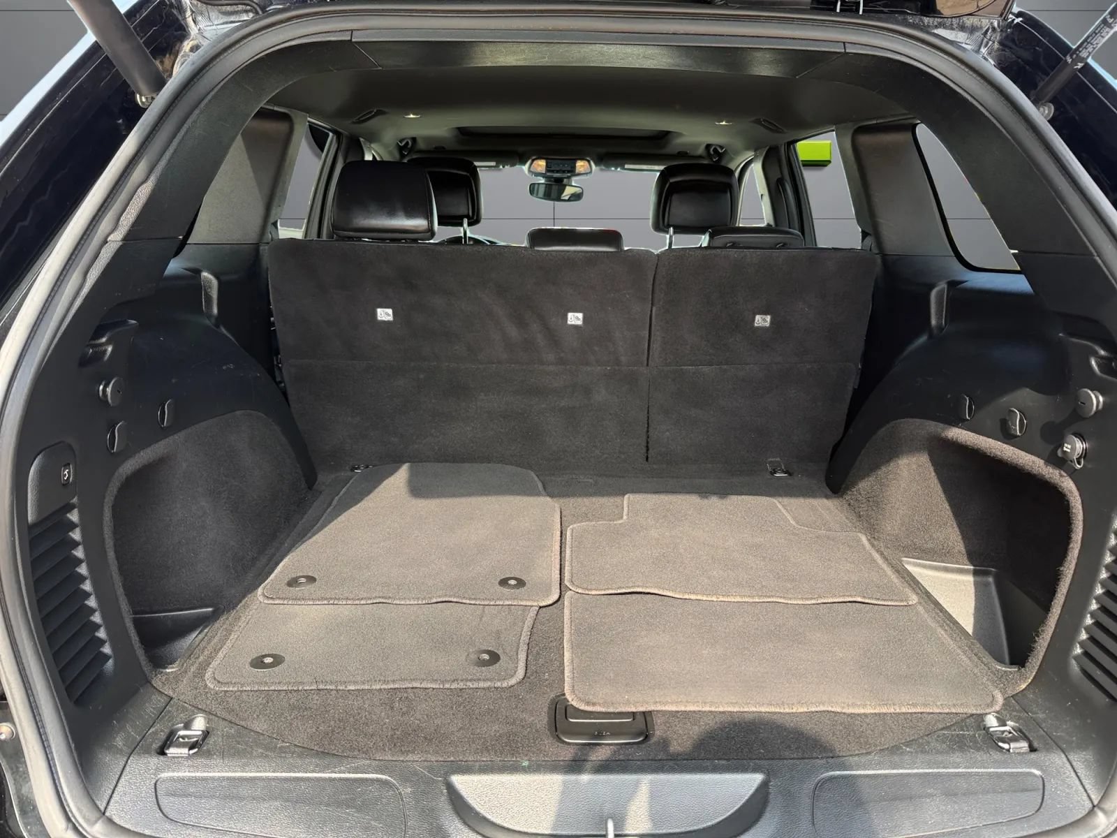 Used 2019 Jeep Grand Cherokee Altitude AWD/4WD image 8