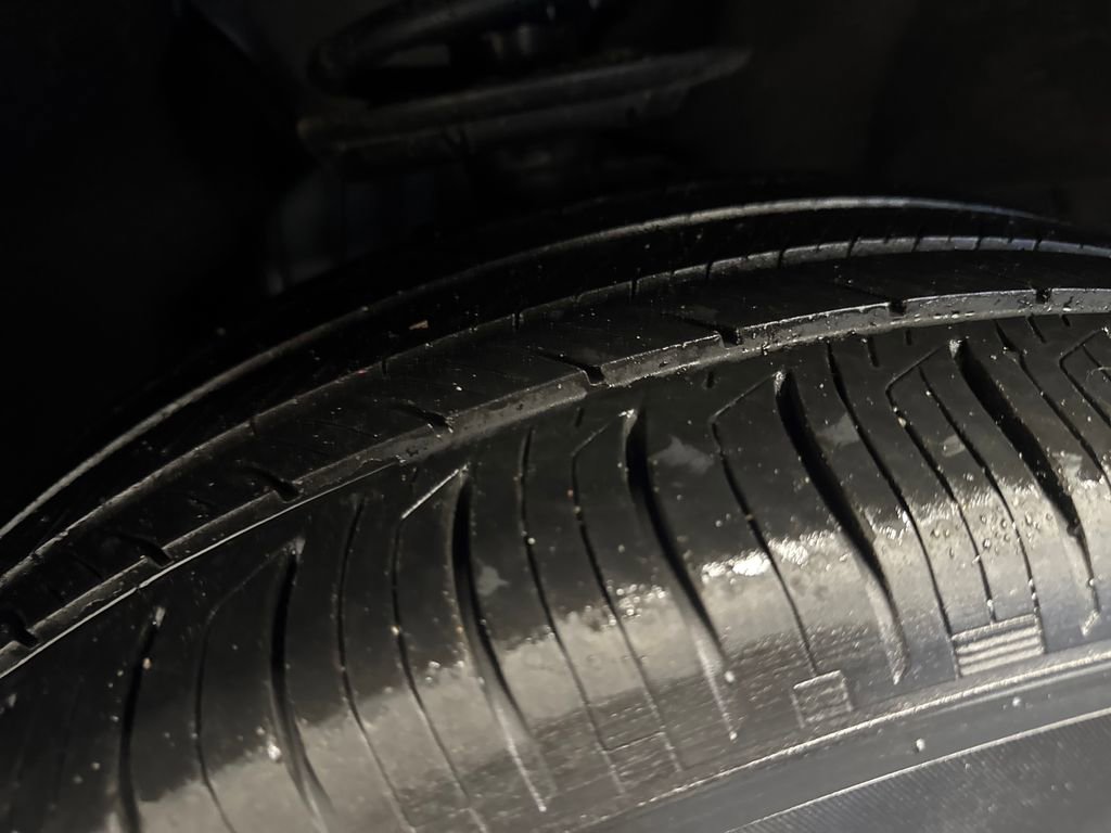 Used 2022 Ford Explorer XLT w/ Equipment Group 202A AWD/4WD image 31