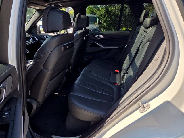 Used 2025 BMW X5 xDrive50e AWD/4WD image 13