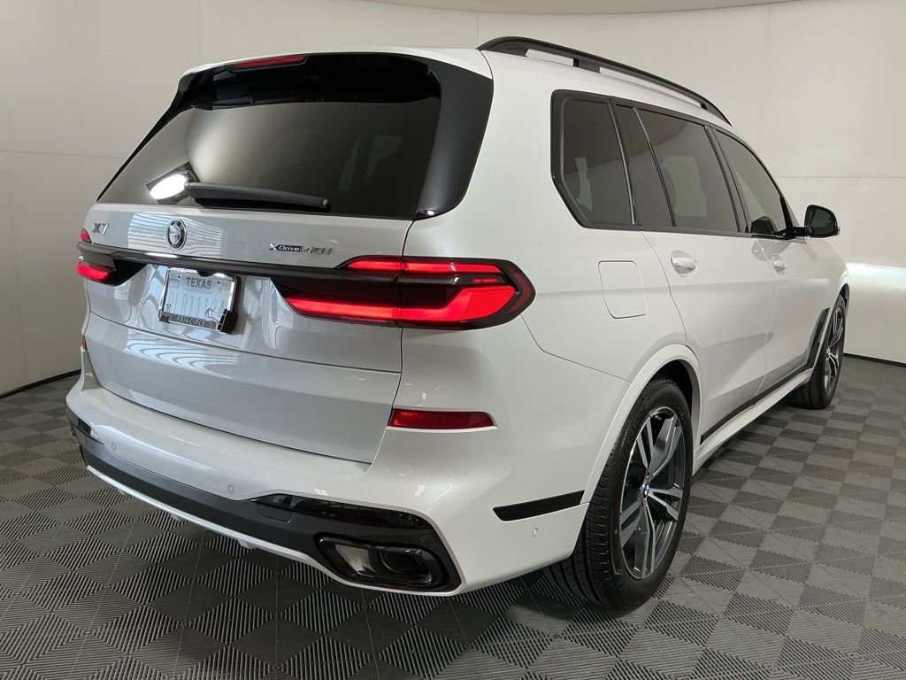 Used 2026 BMW X7 xDrive40i w/ M Sport Package AWD/4WD image 4