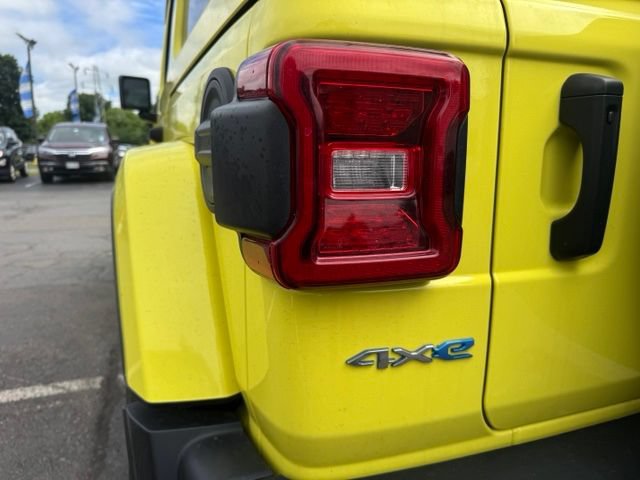 Used 2023 Jeep Wrangler Unlimited Sahara w/ Cold Weather Group AWD/4WD image 10