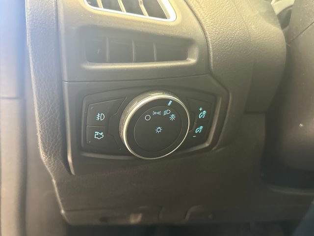 Used 2016 Ford Focus Titanium FWD image 19