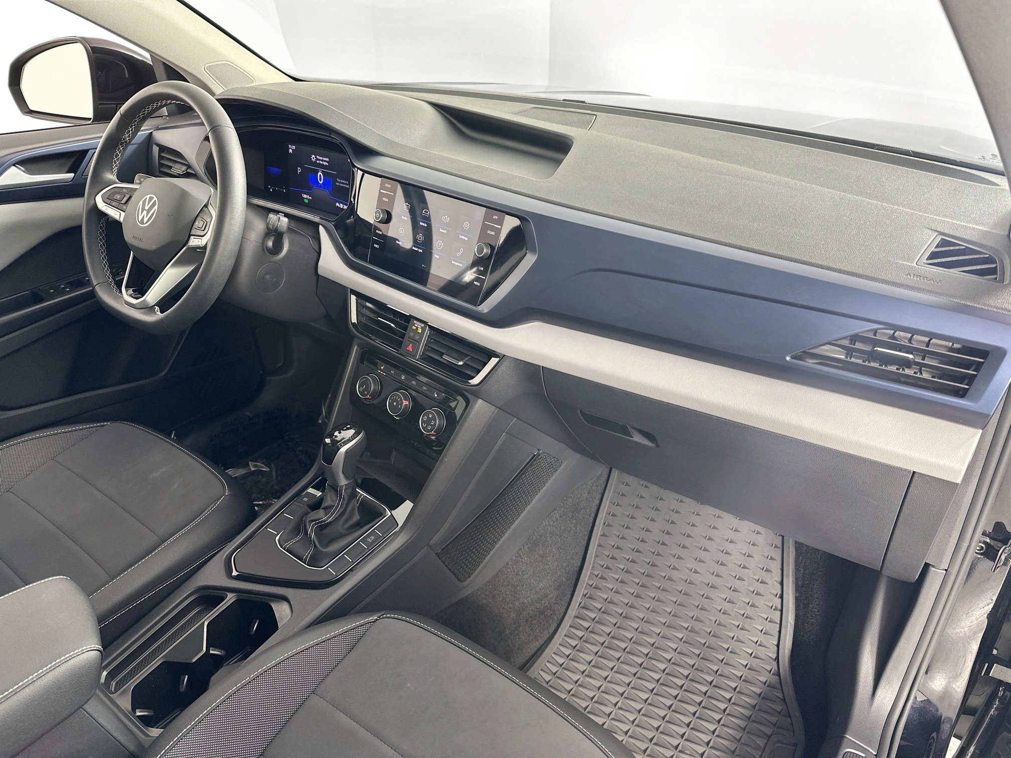 Used 2023 Volkswagen Taos SE image 28