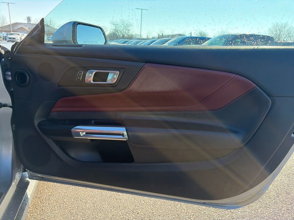 Used 2025 Ford Mustang Premium image 9