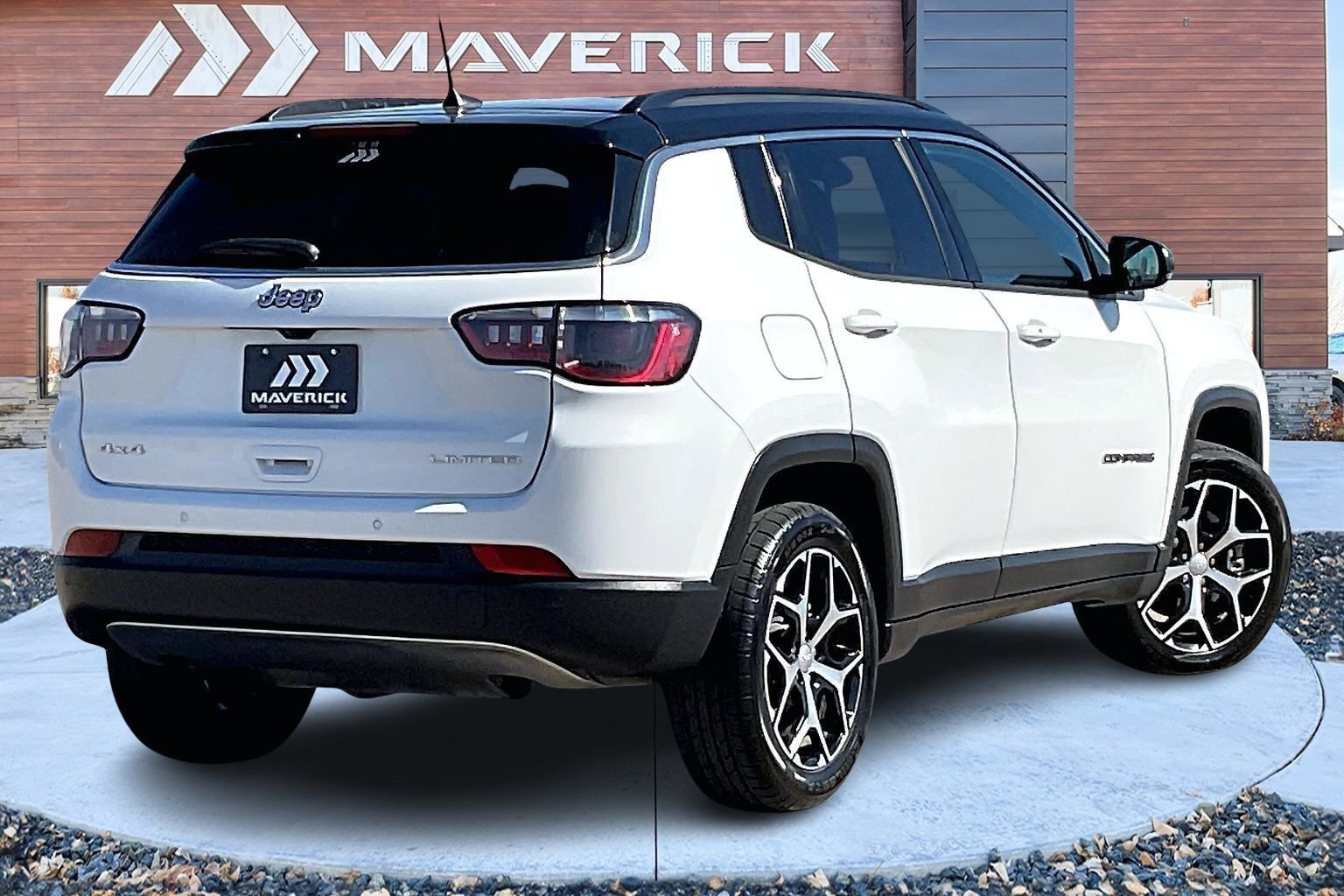 Used 2024 Jeep Compass Limited image 5