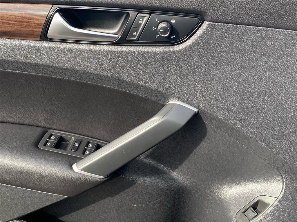 Used 2020 Volkswagen Passat 2.0T SEL image 20