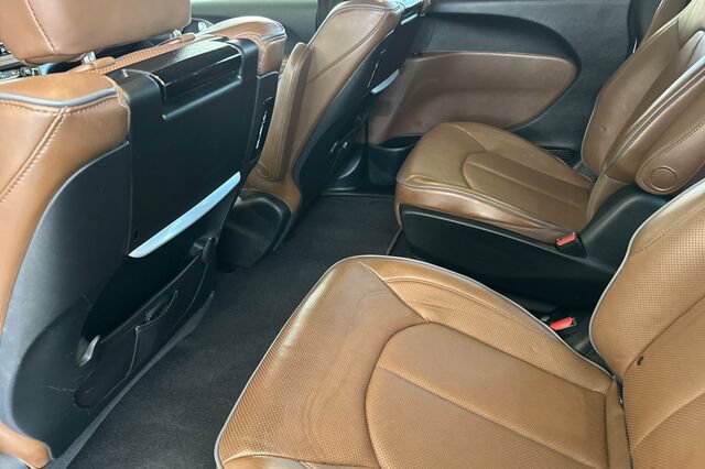 Used 2019 Chrysler Pacifica Limited w/ Advanced Safetytec Group FWD image 9