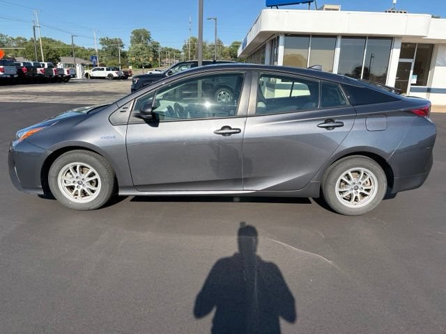 Used 2016 Toyota Prius Two FWD image 2