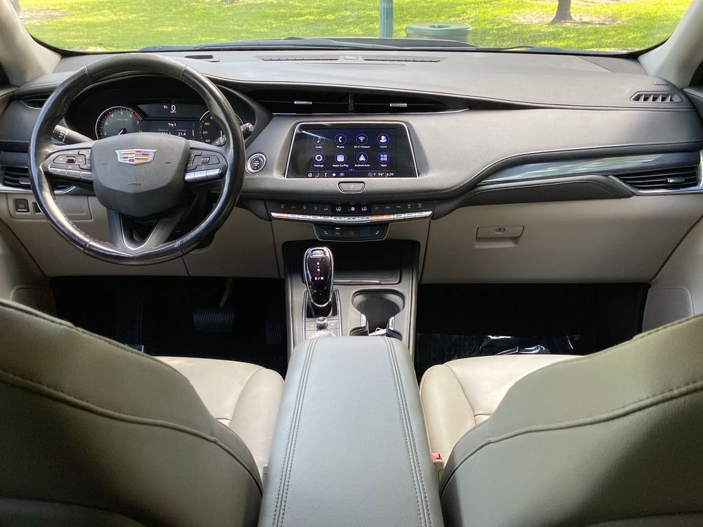 Used 2023 Cadillac XT4 Luxury w/ Cold Weather Package image 22