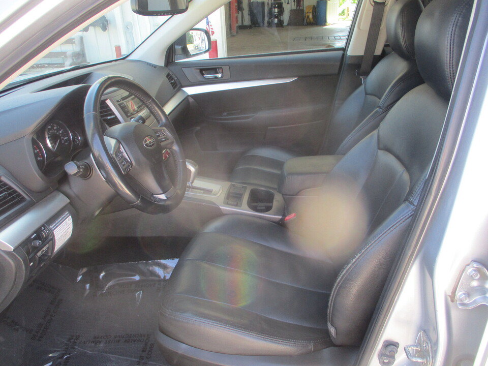 Used 2012 Subaru Outback 2.5i Premium w/ All-Weather Pkg AWD/4WD image 26