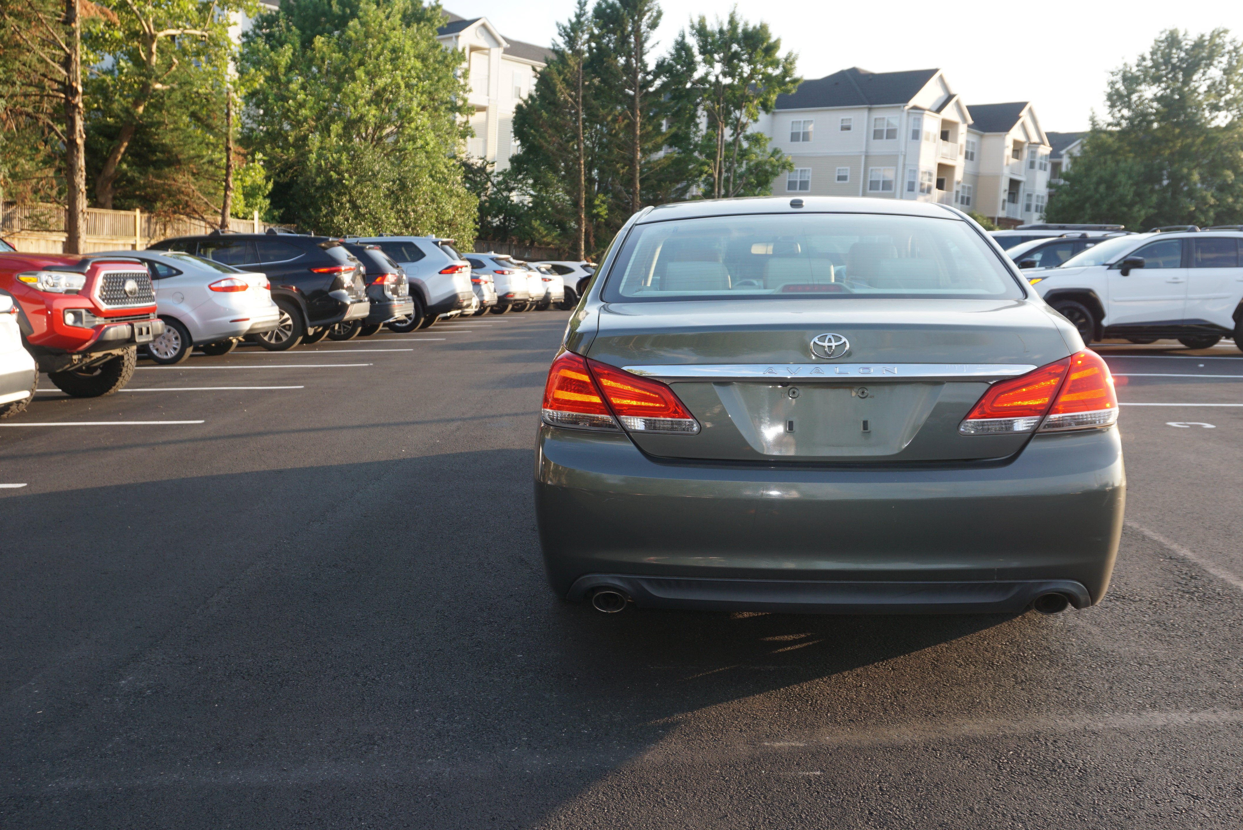 Used 2011 Toyota Avalon Limited FWD image 5