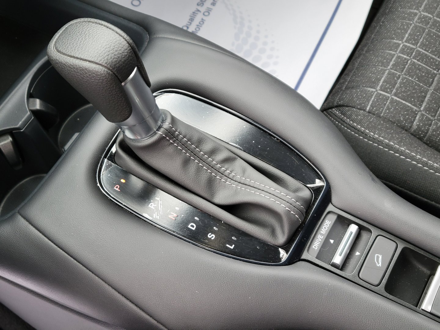 Certified 2025 Honda HR-V LX image 28