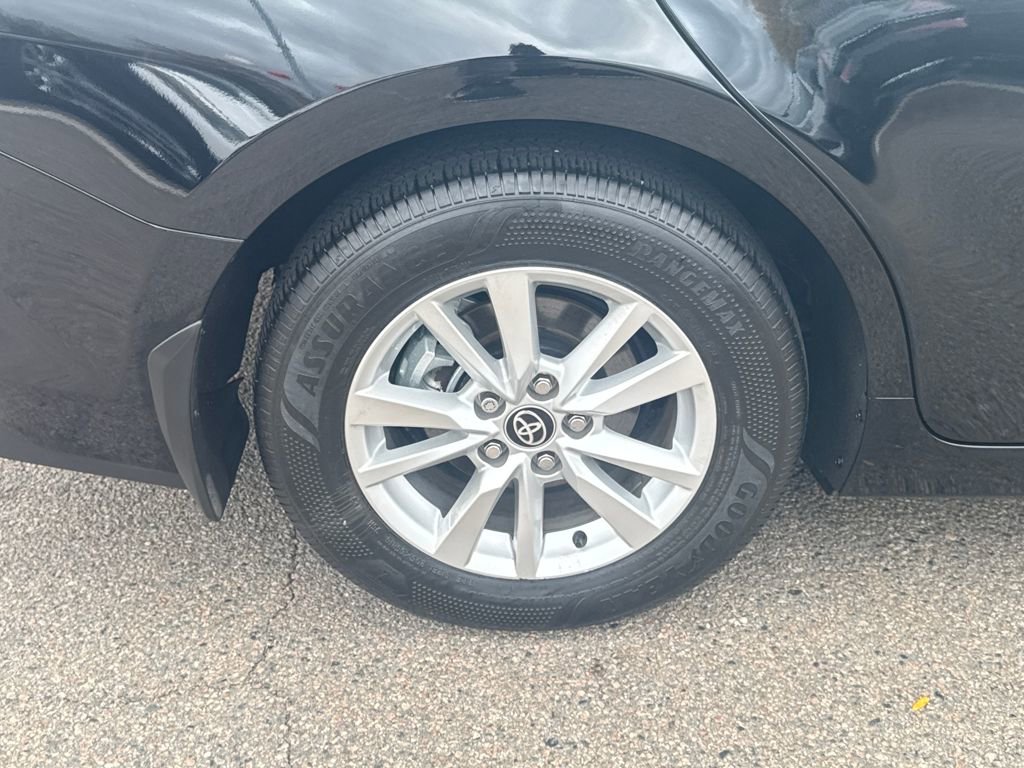 Used 2025 Toyota Camry LE w/ Convenience Package image 40